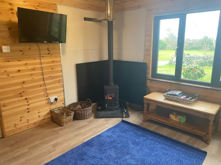 Idyllic Cornish Retreat At Puffin Lodge ヘルストン エクステリア 写真