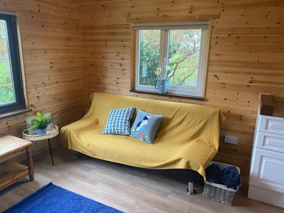 Idyllic Cornish Retreat At Puffin Lodge ヘルストン エクステリア 写真