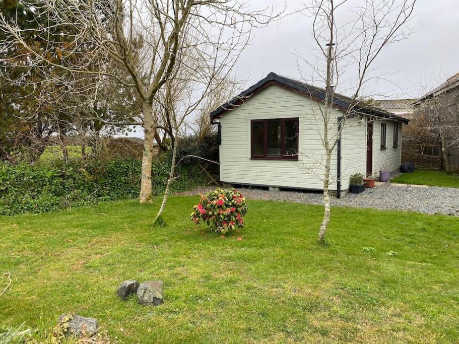 Idyllic Cornish Retreat At Puffin Lodge ヘルストン エクステリア 写真